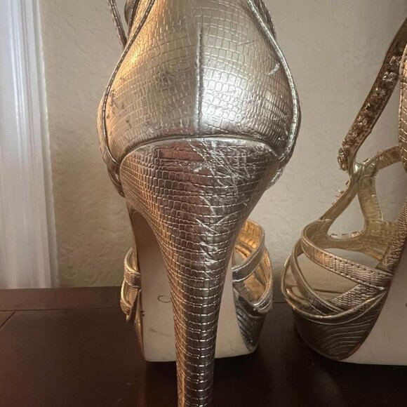 Aldo Gold Heels - Picture 4 of 8